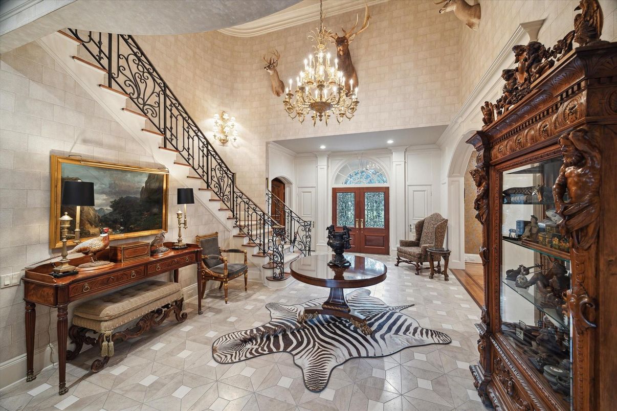 Chandelier, Interior, Piano, Recessed Lighting