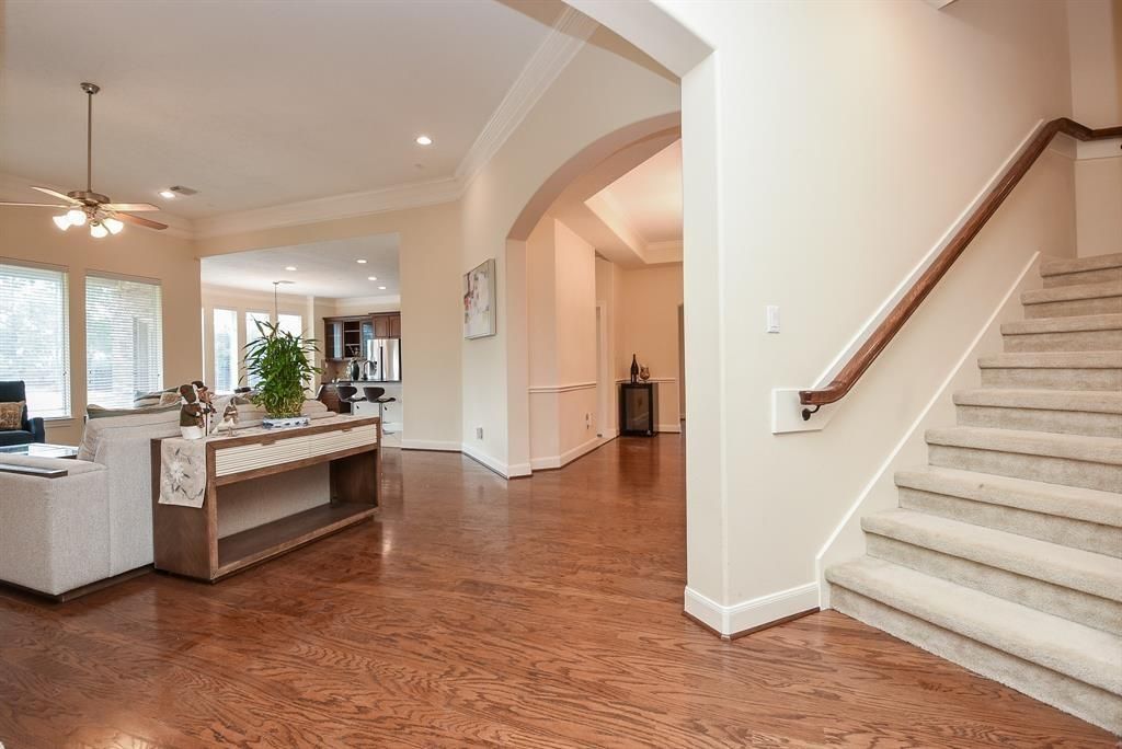 Interior, Recessed Lighting, Wood Texture Flooring