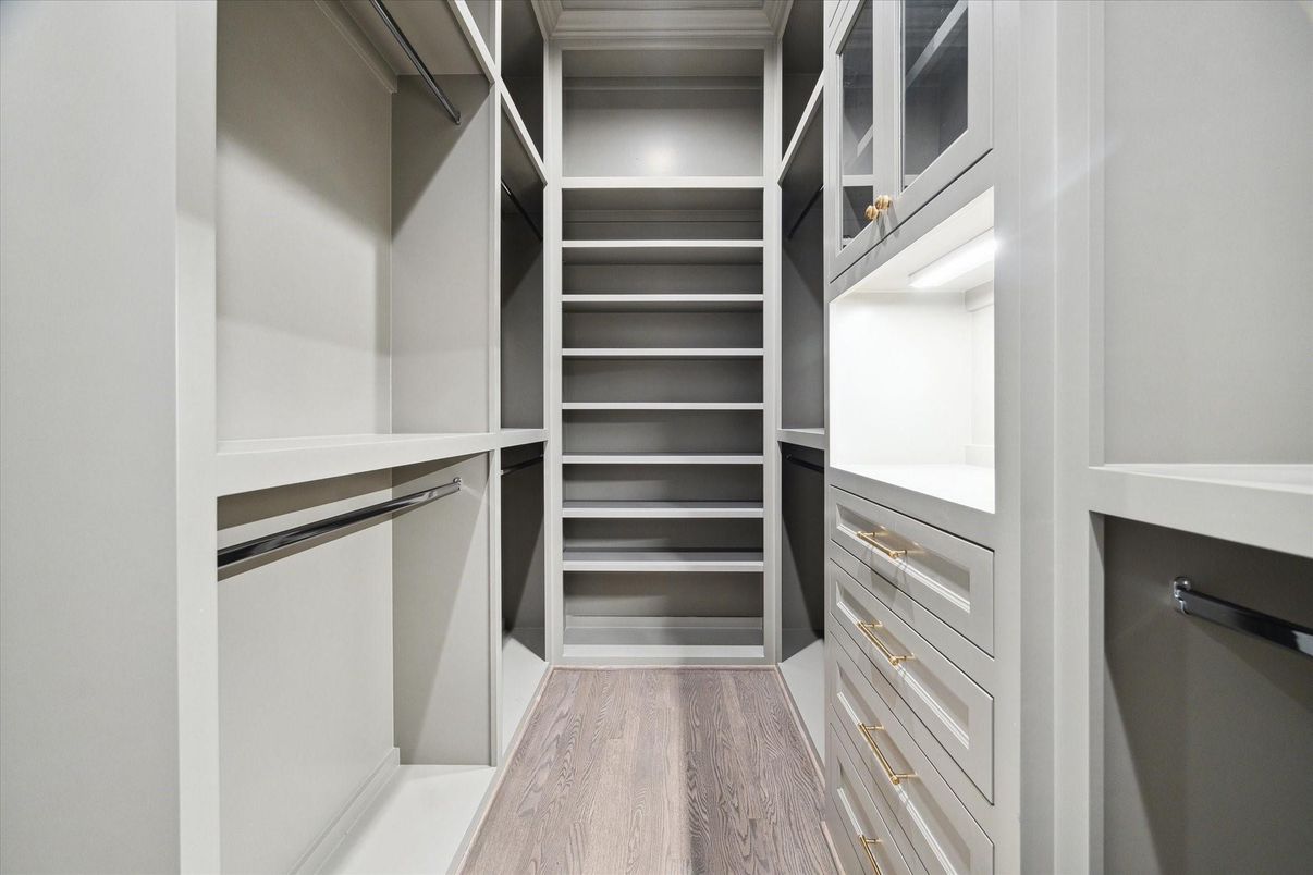 Interior, Walk-in Closets, Wood Texture Flooring
