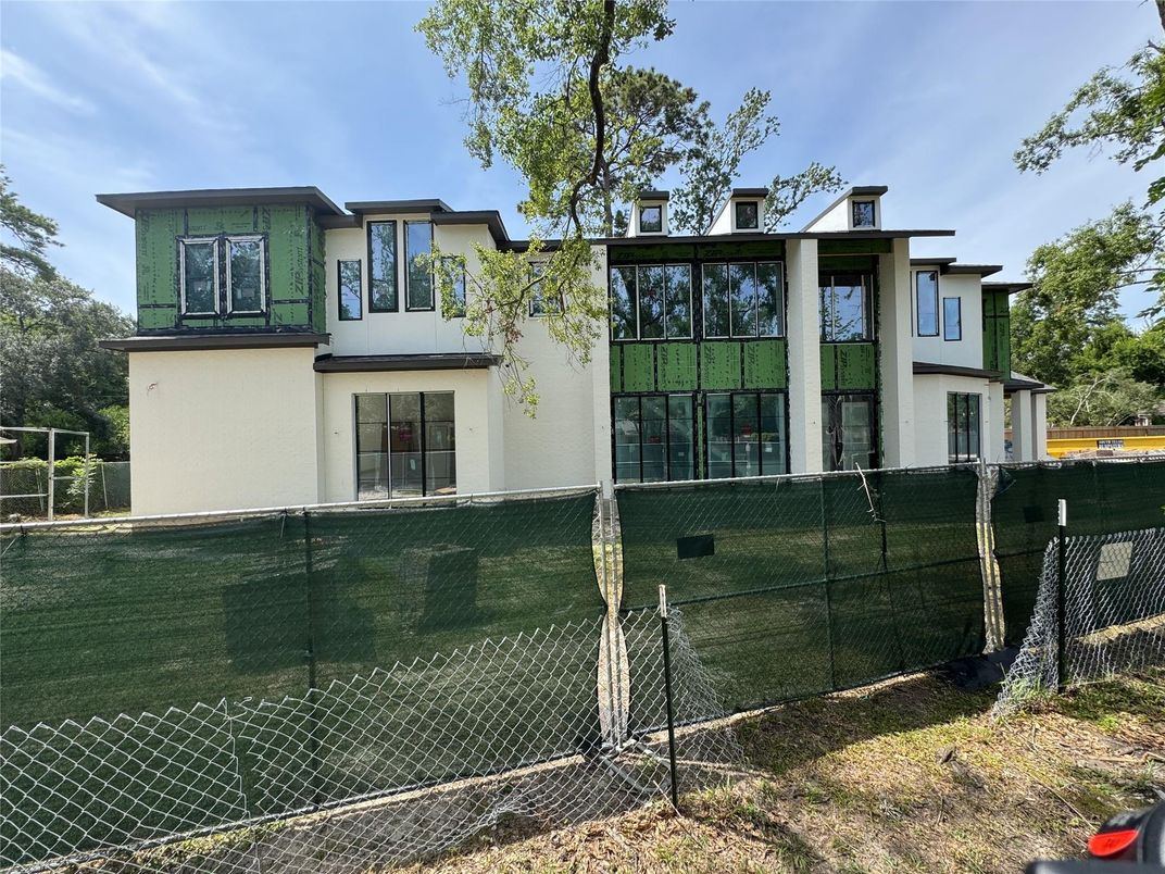 Exterior, Facade, Modern