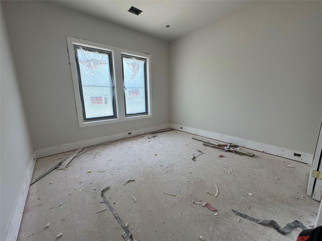 Empty room, Interior