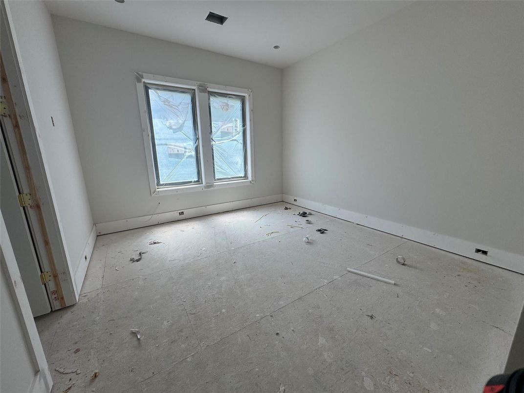 Empty room, Interior