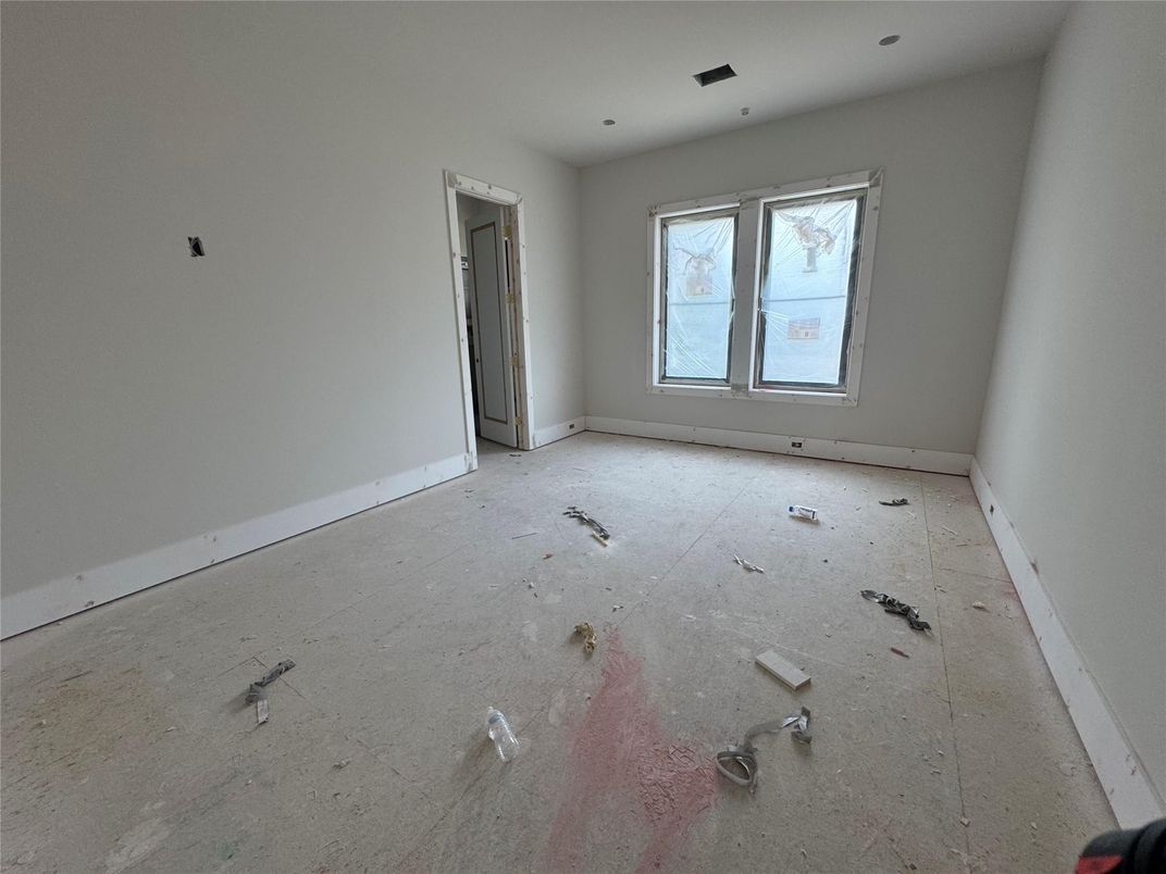 Empty room, Interior