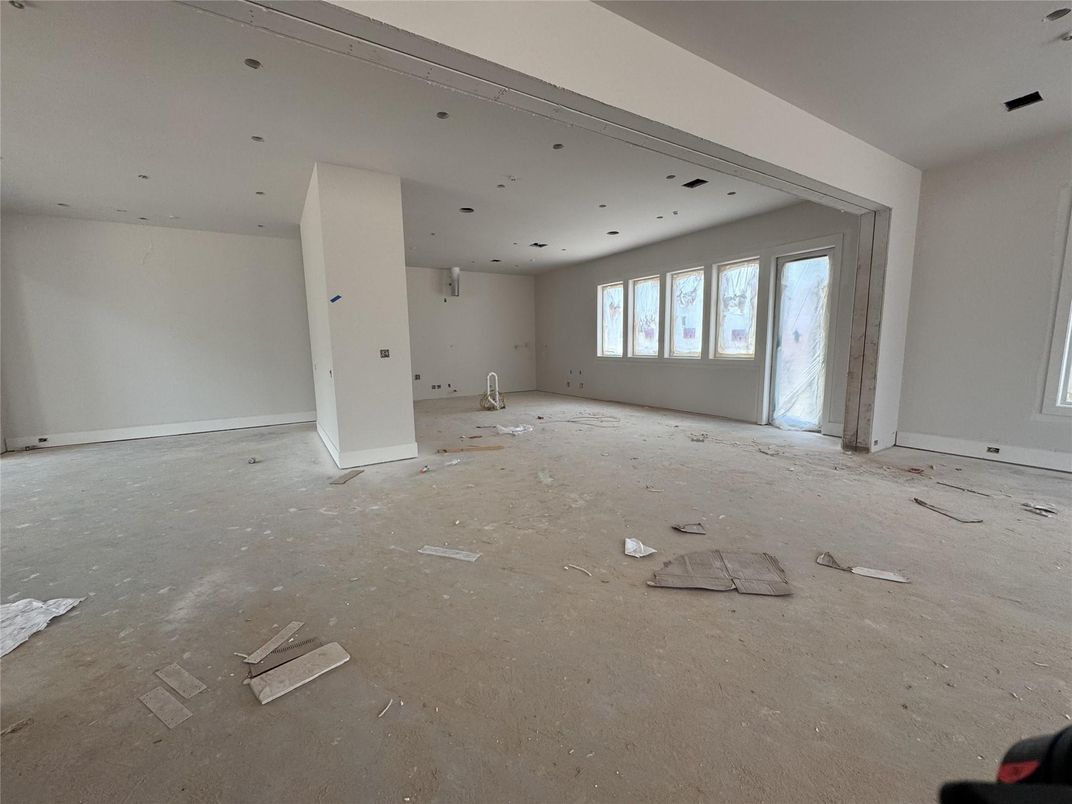 Empty room, Interior