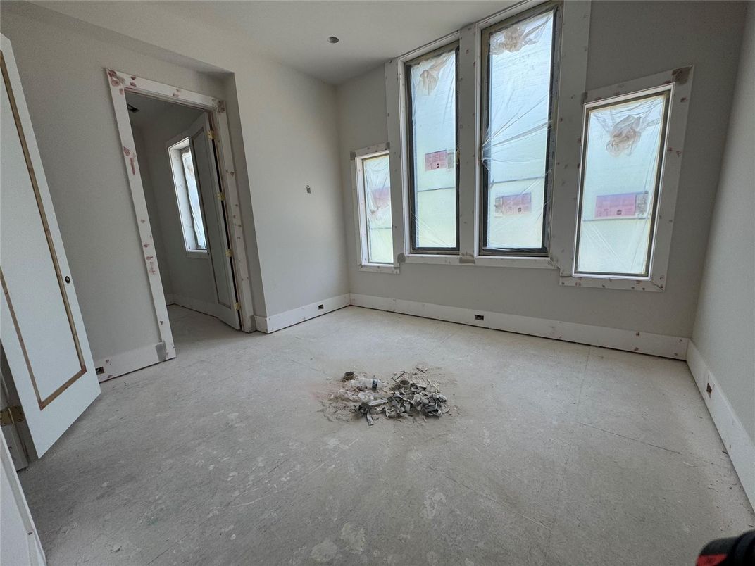 Empty room, Interior