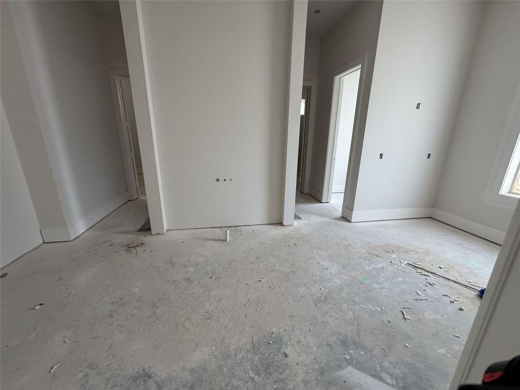 Empty room, Interior