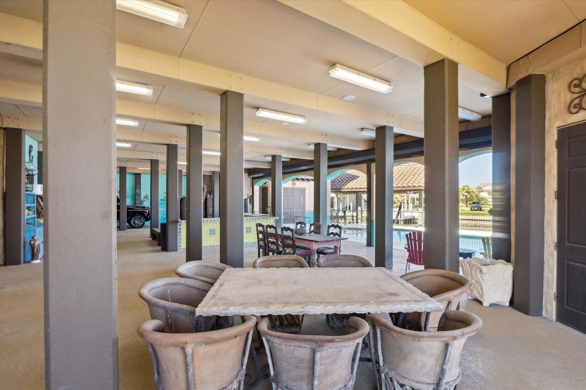 Dining room, Interior