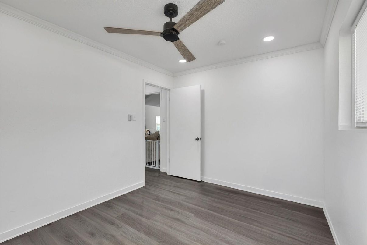 Empty room, Interior, Recessed Lighting, Wood Texture Flooring