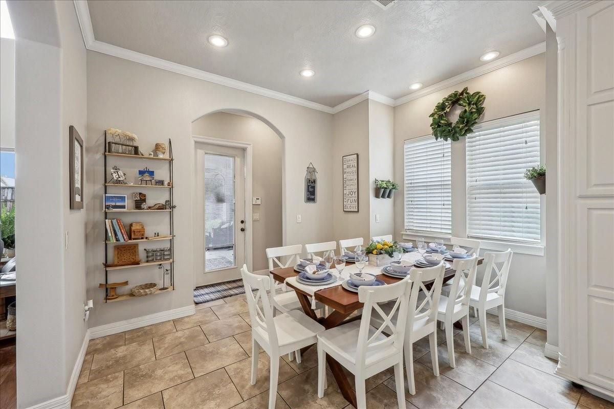 Dining room, Interior, Recessed Lighting