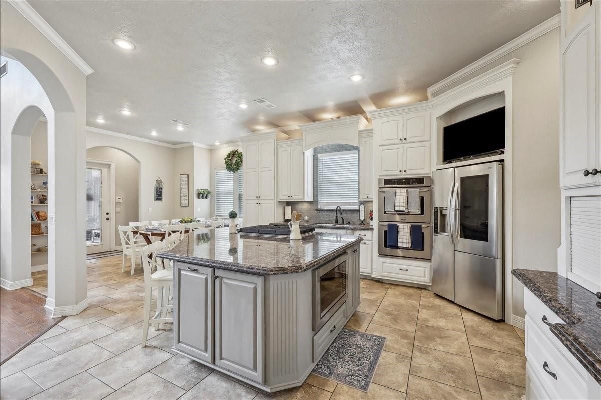 Dining room, Interior, Kitchen, Recessed Lighting, Stainless Steel Appliances