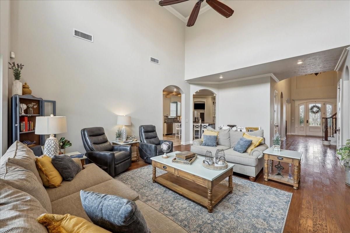 Interior, Living room, Recessed Lighting, Wood Texture Flooring