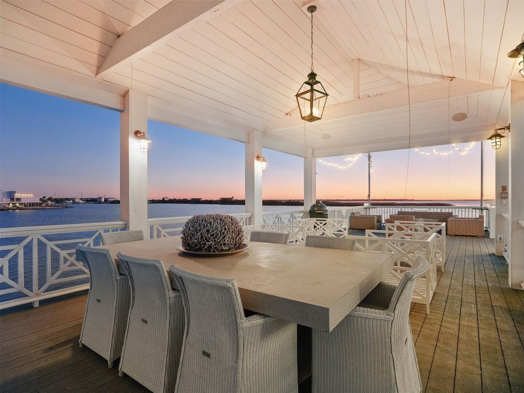 Dining room, Exterior, Pendant Lights, Water