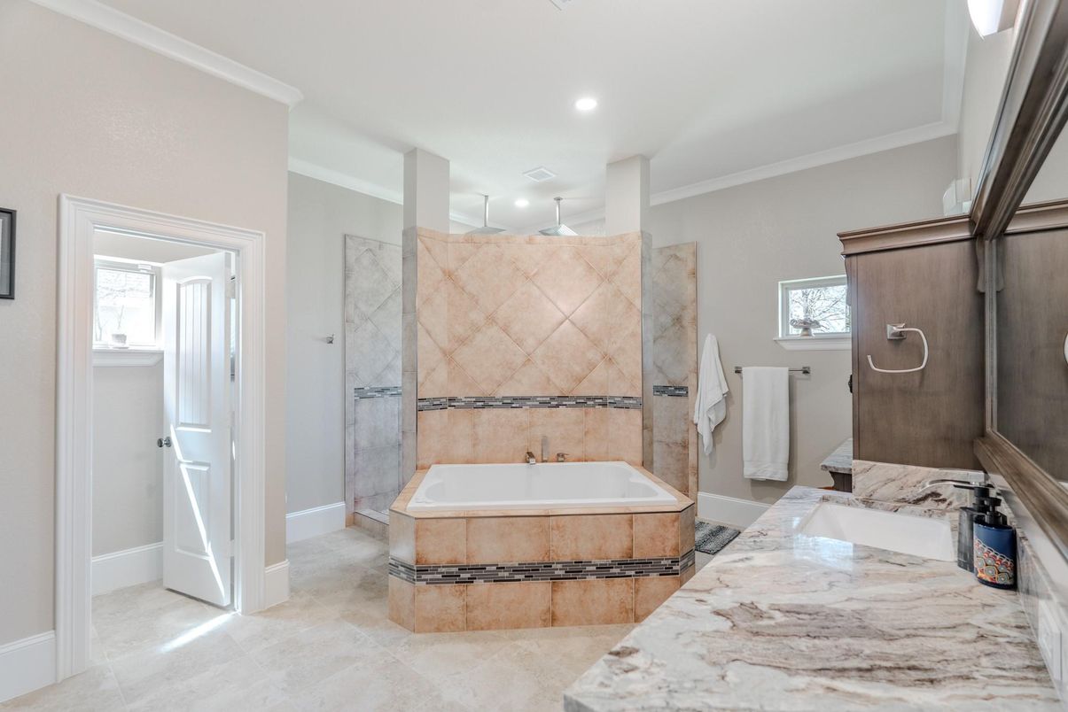 Bathroom, Interior, Recessed Lighting