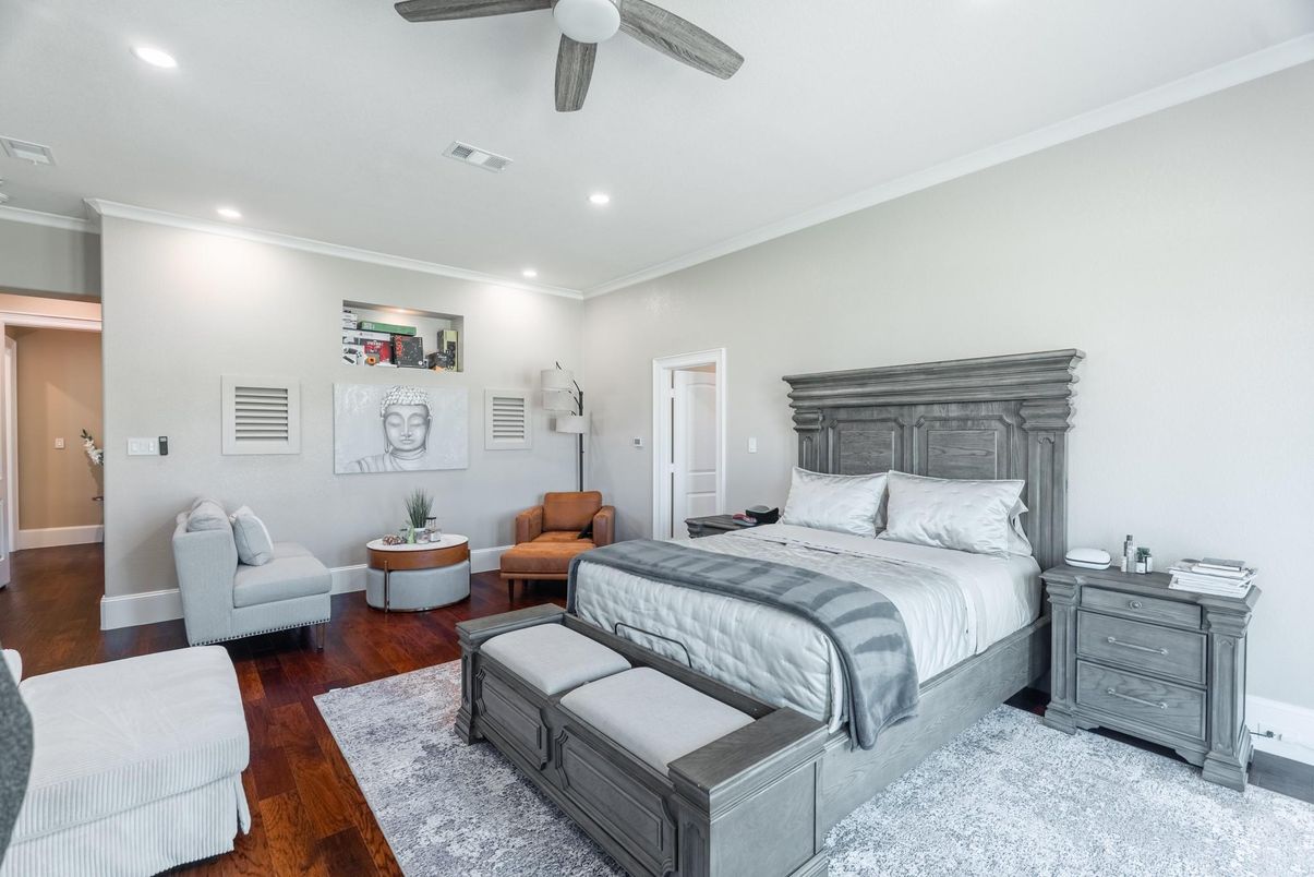 Bedroom, Interior, Recessed Lighting, Wood Texture Flooring