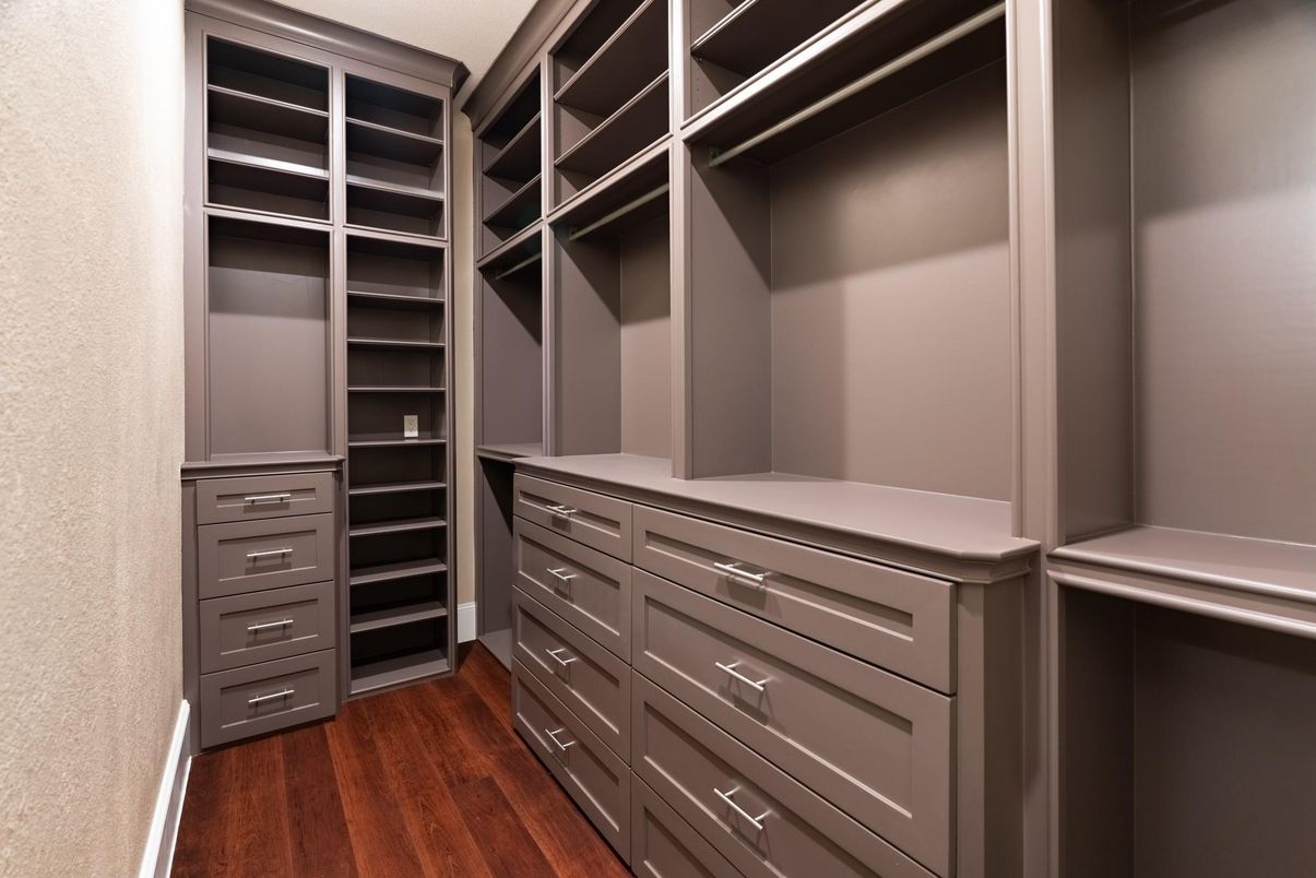 Interior, Walk-in Closets, Wood Texture Flooring