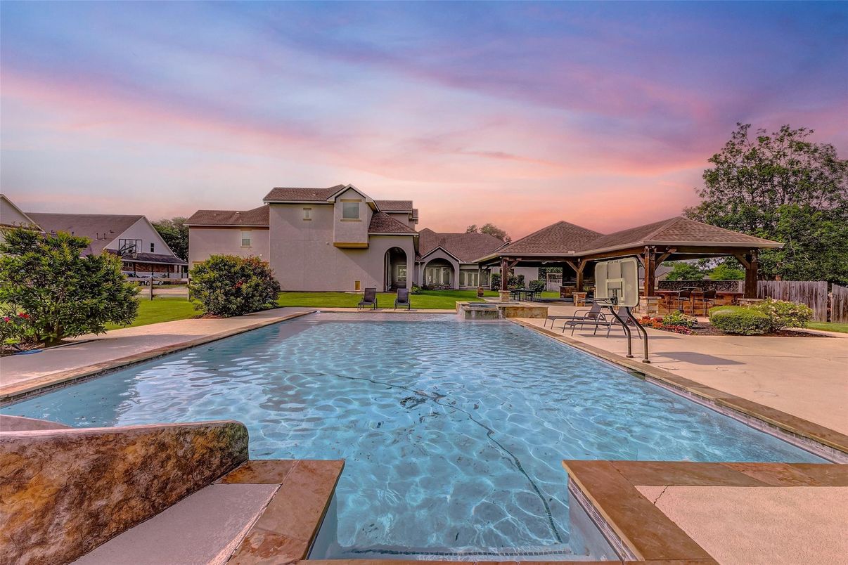 Exterior, Pool