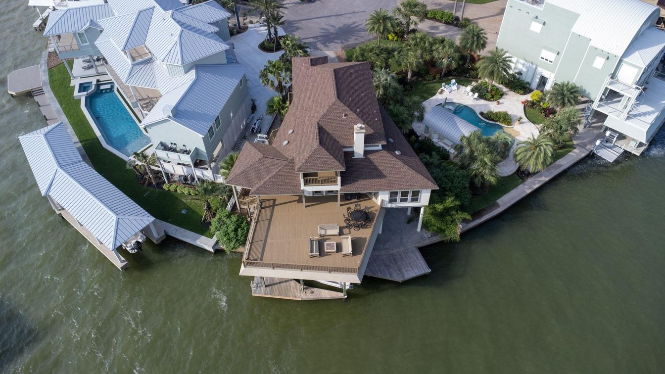Exterior, Drone