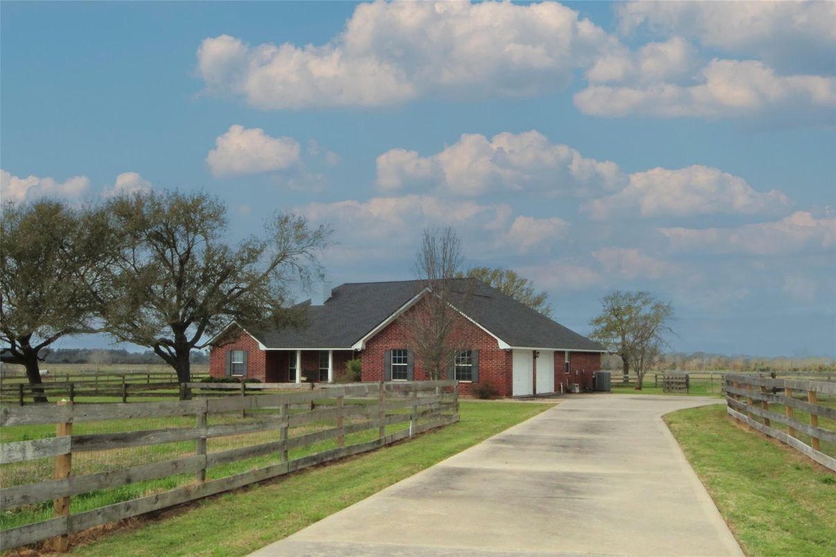 Attached, Exterior, Facade, Brick Facade, Ranch