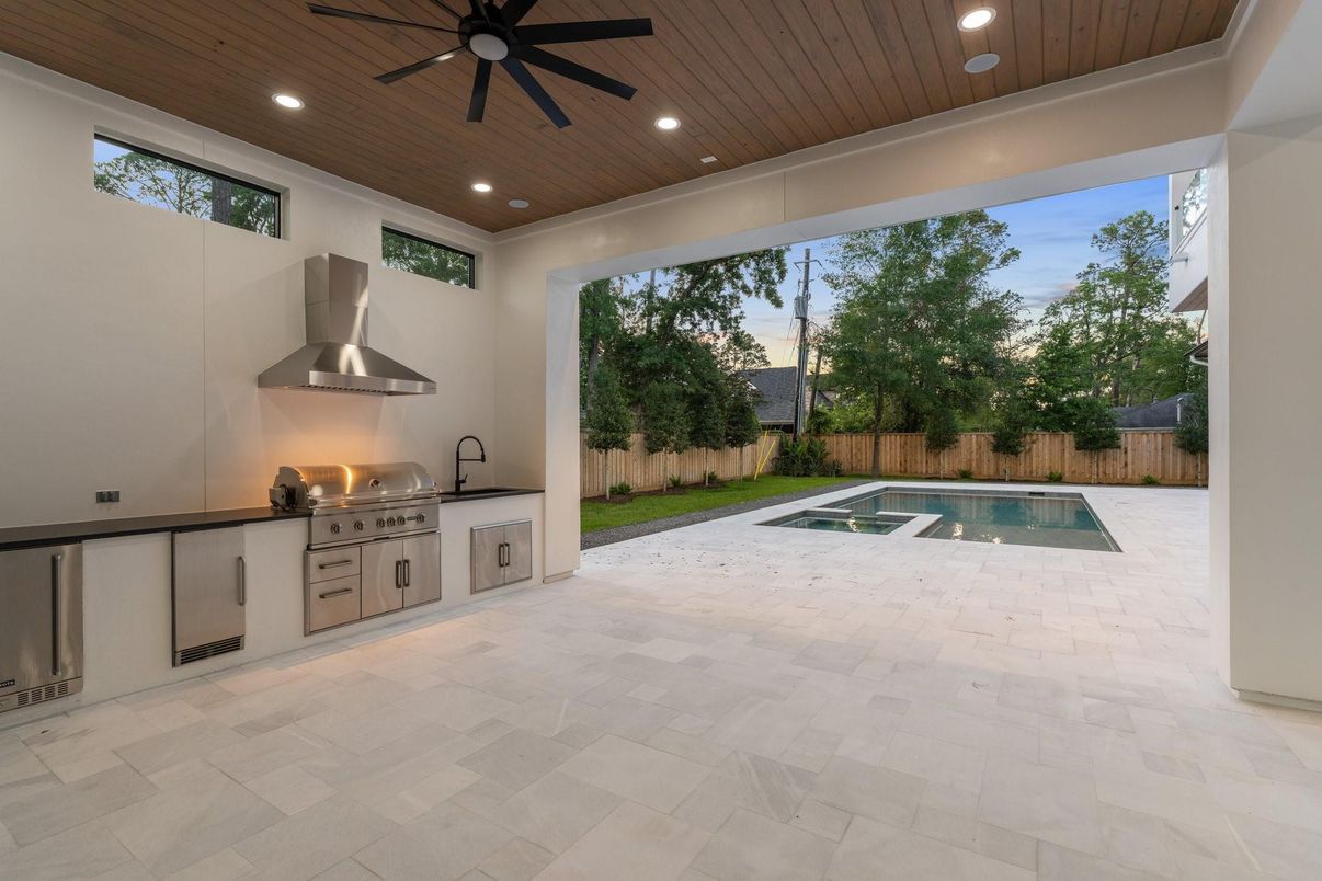 Exterior, Pool