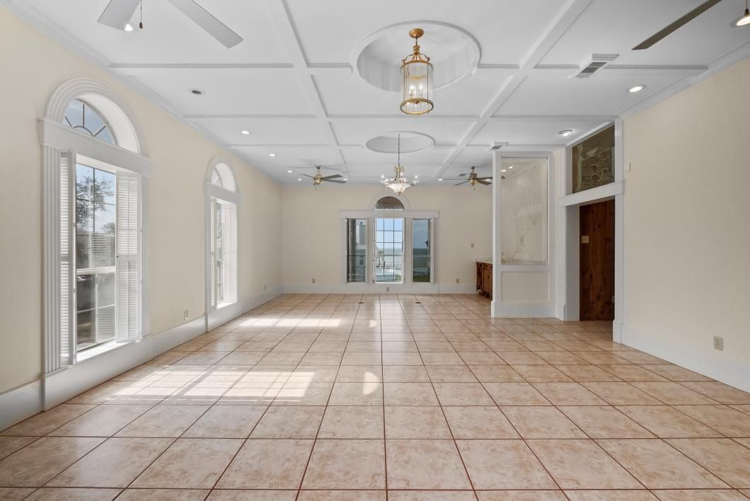 Empty room, Interior, Recessed Lighting