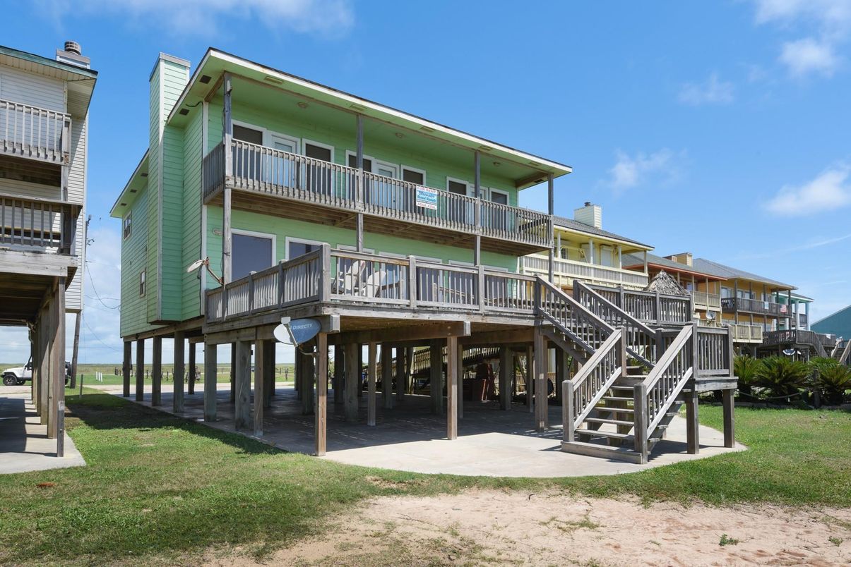 Backyard, Exterior, Facade, Condo Building