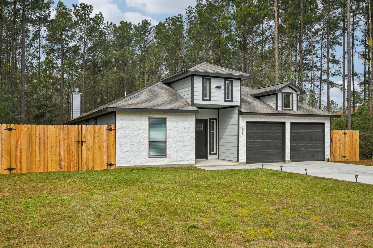 Attached, Exterior, Facade, Split Level