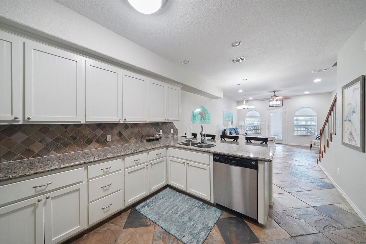 Dining room, Interior, Kitchen, Pendant Lights, Recessed Lighting, Stainless Steel Appliances