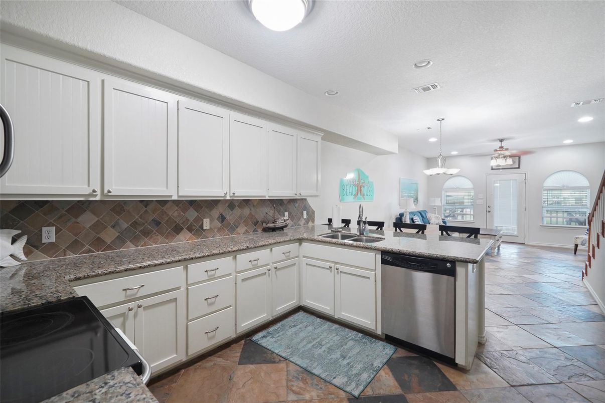Dining room, Interior, Kitchen, Pendant Lights, Recessed Lighting