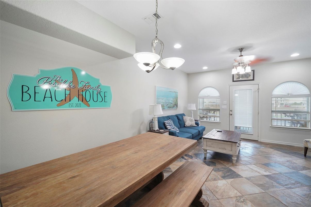 Interior, Living room, Pendant Lights, Recessed Lighting