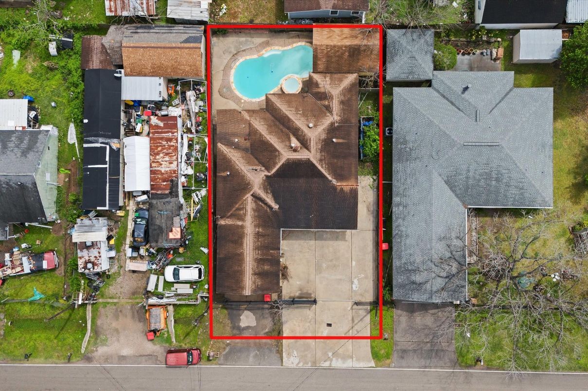 Exterior, Drone