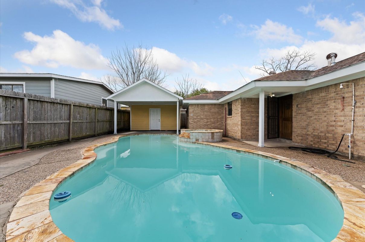 Exterior, Pool