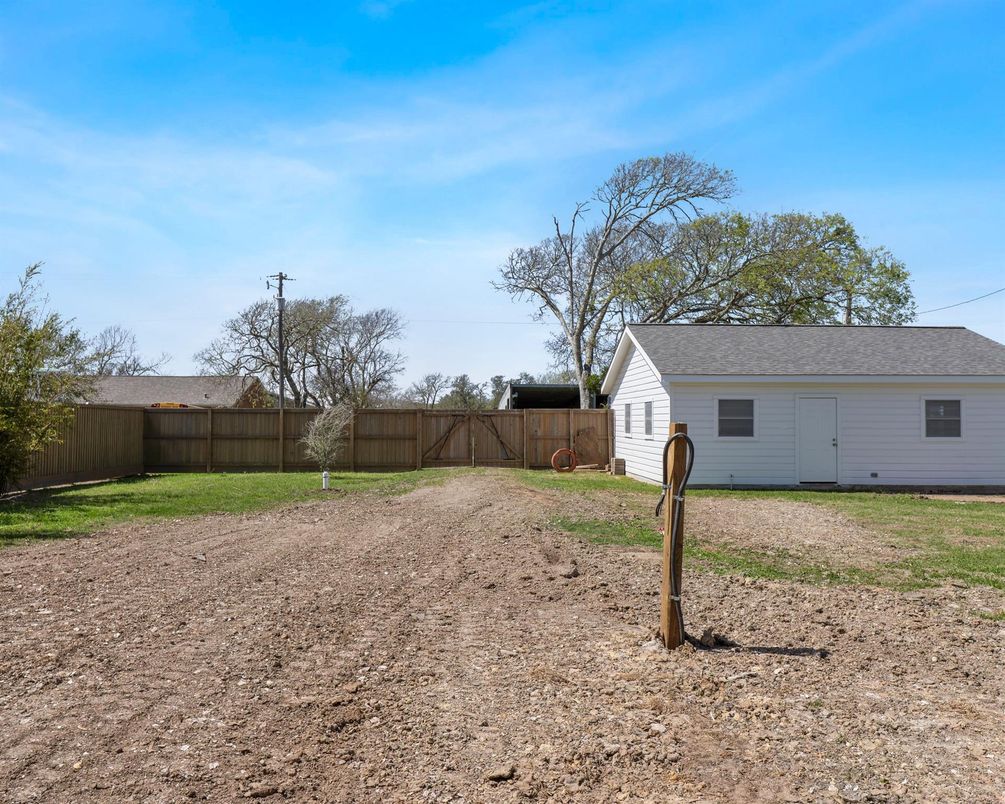 Backyard, Exterior