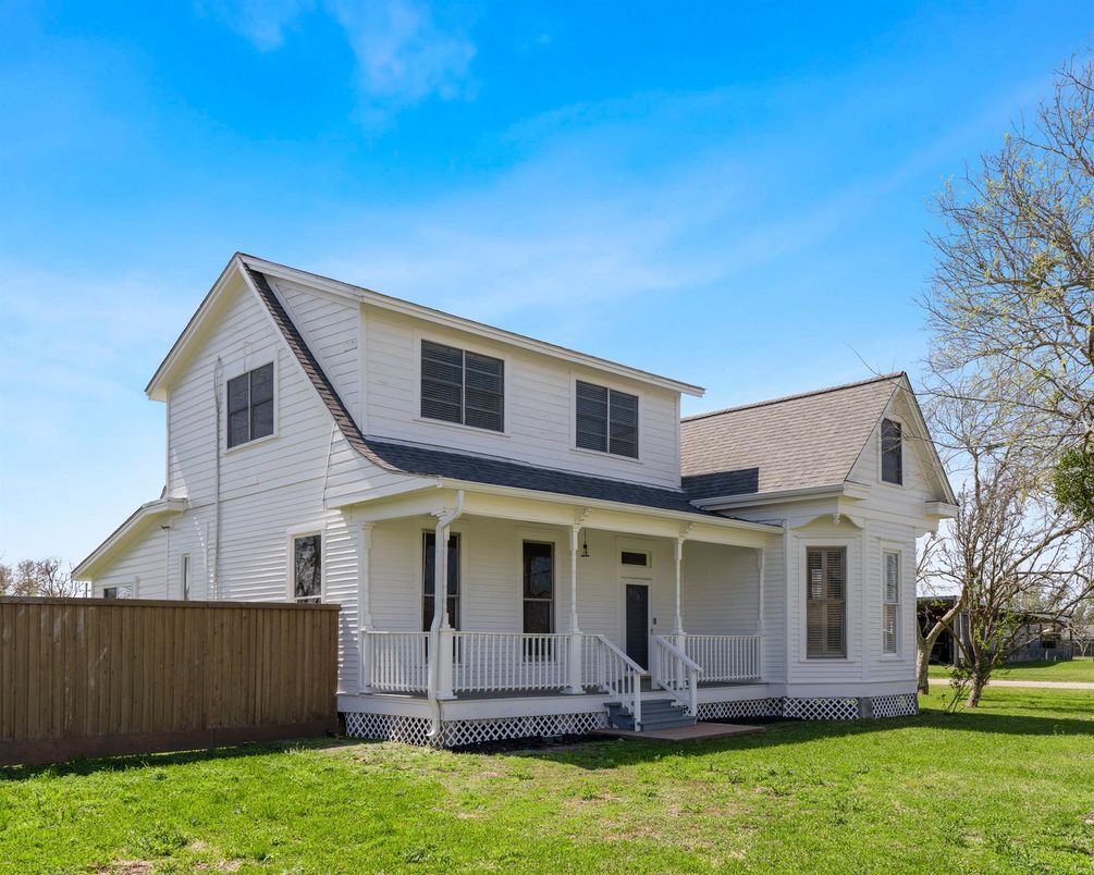 Backyard, Exterior, Facade, Farmhouse