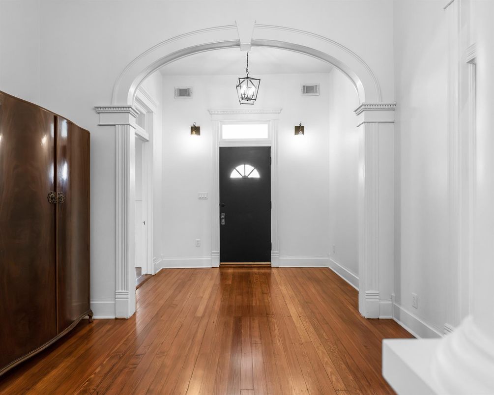 Interior, Pendant Lights, Wood Texture Flooring