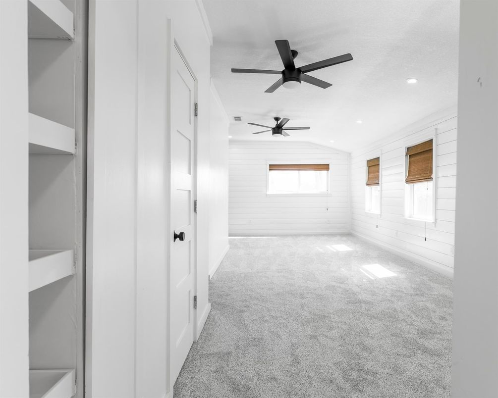 Empty room, Interior, Recessed Lighting