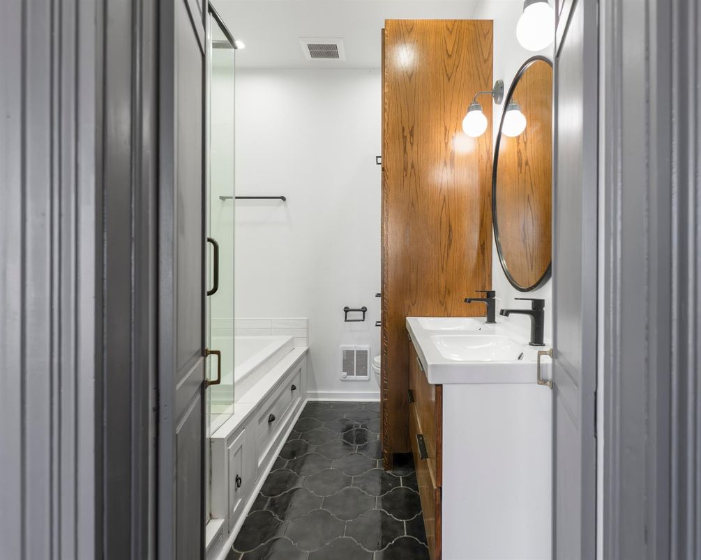 Bathroom, Dual Sink Vanities, Interior