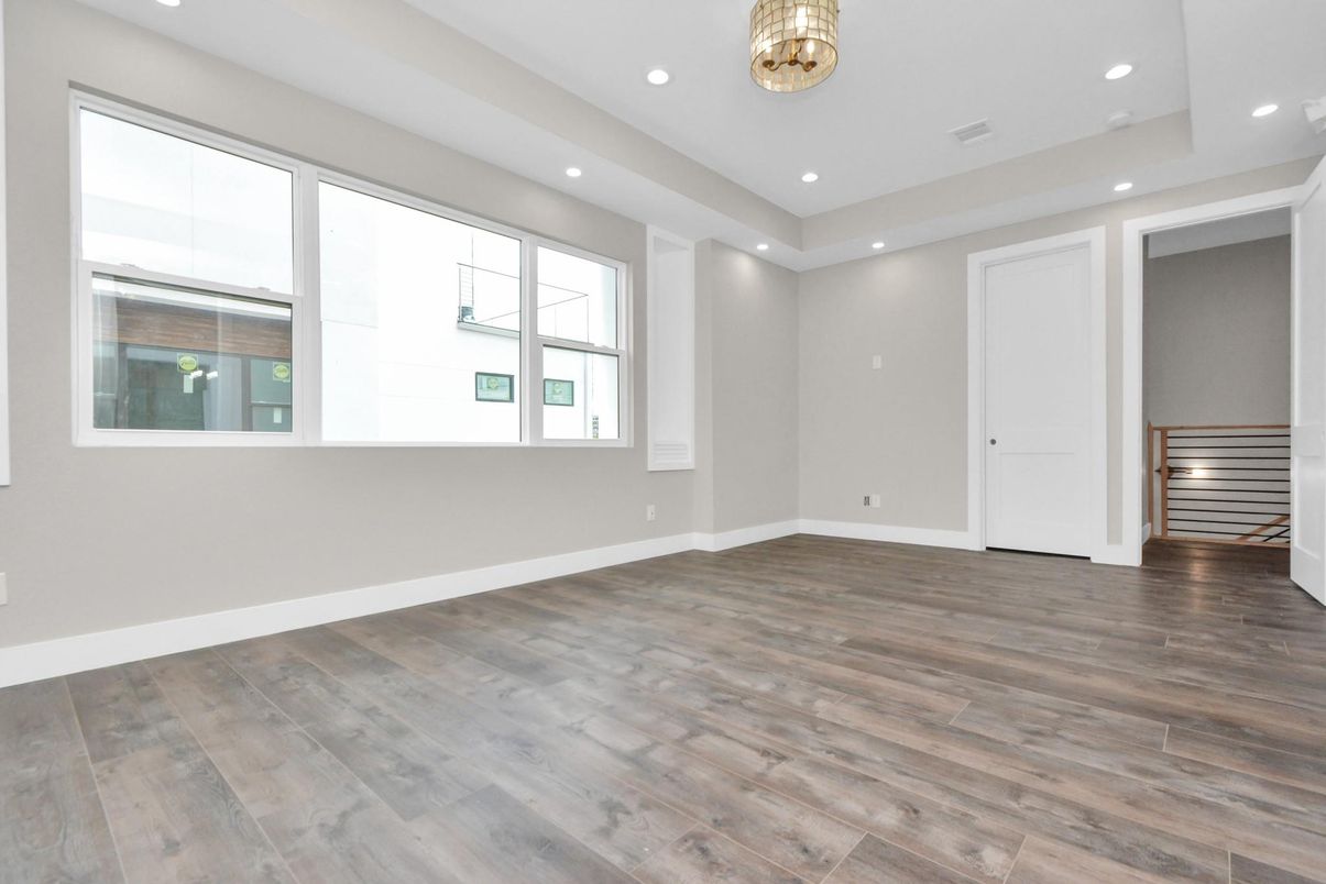 Empty room, Interior, Recessed Lighting, Wood Texture Flooring