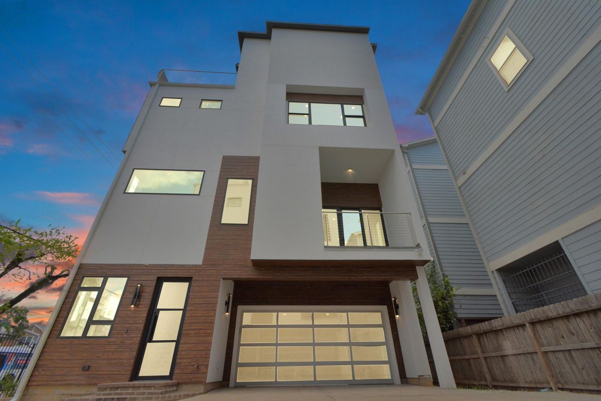 Attached, Exterior, Facade, Modern