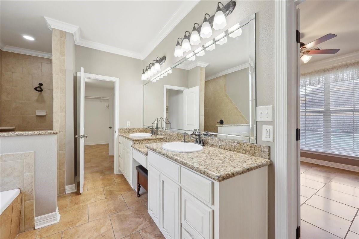 Bathroom, Dual Sink Vanities, Interior, Recessed Lighting