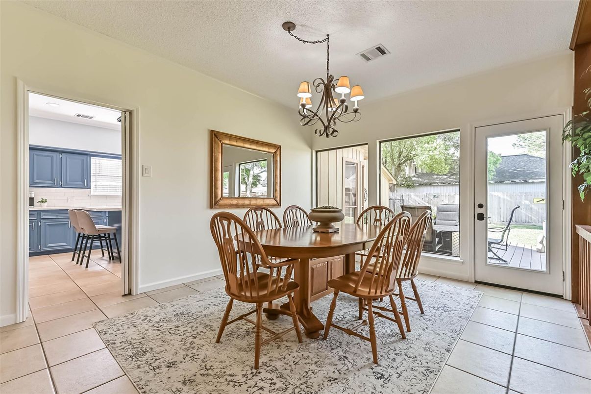 Chandelier, Dining room, Interior