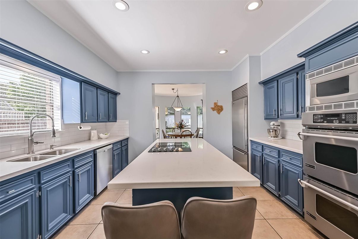 Dining room, Interior, Kitchen, Pendant Lights, Recessed Lighting, Stainless Steel Appliances
