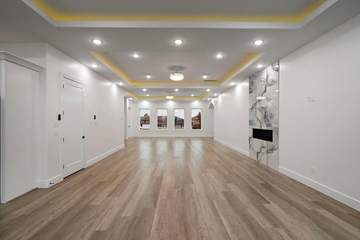 Empty room, Interior, Recessed Lighting, Wood Texture Flooring