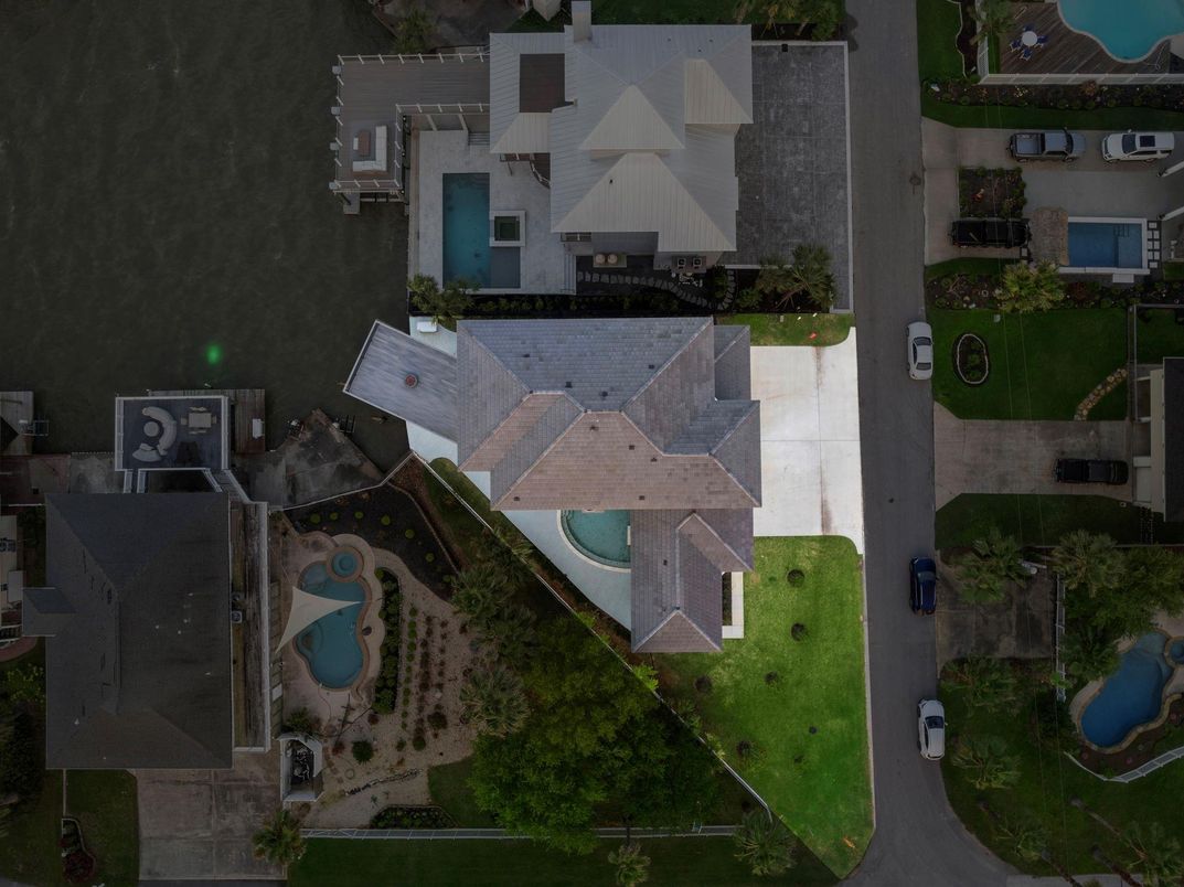 Exterior, Drone