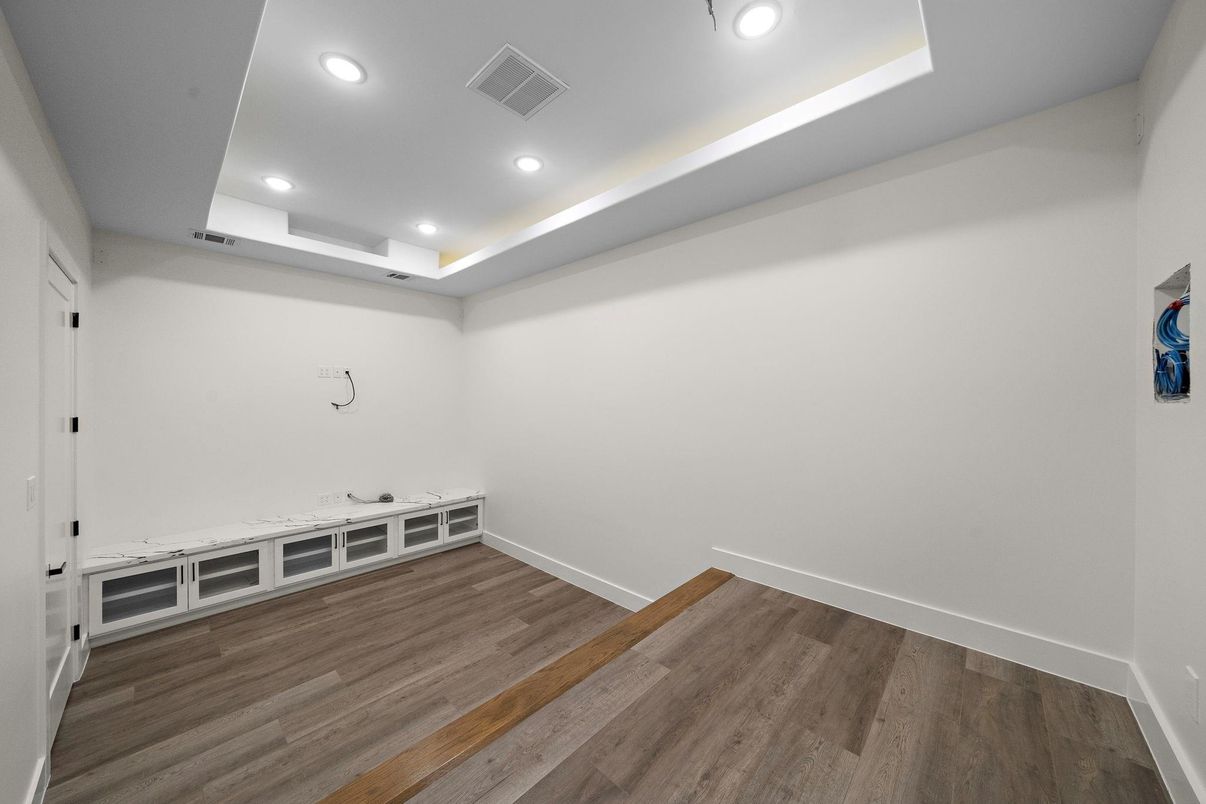 Interior, Recessed Lighting, Wood Texture Flooring