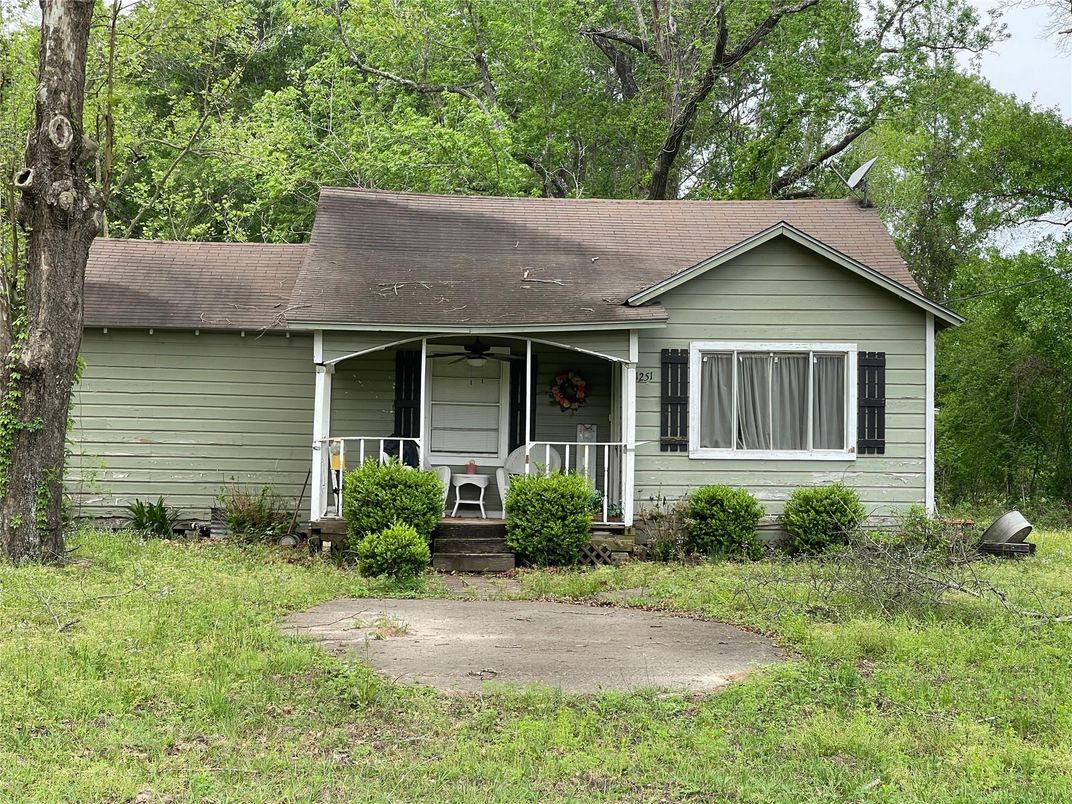 Exterior, Facade, Ranch