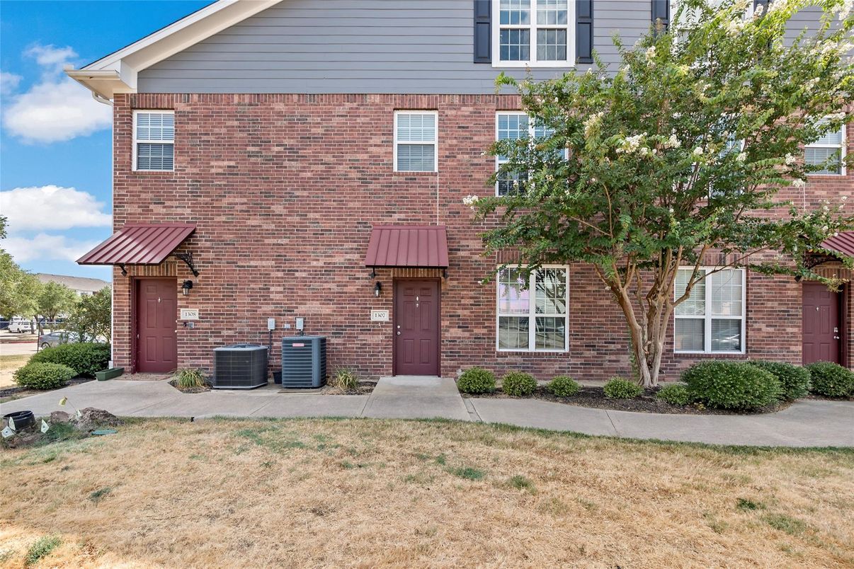 Exterior, Facade, Brick Facade, Brick Traditional
