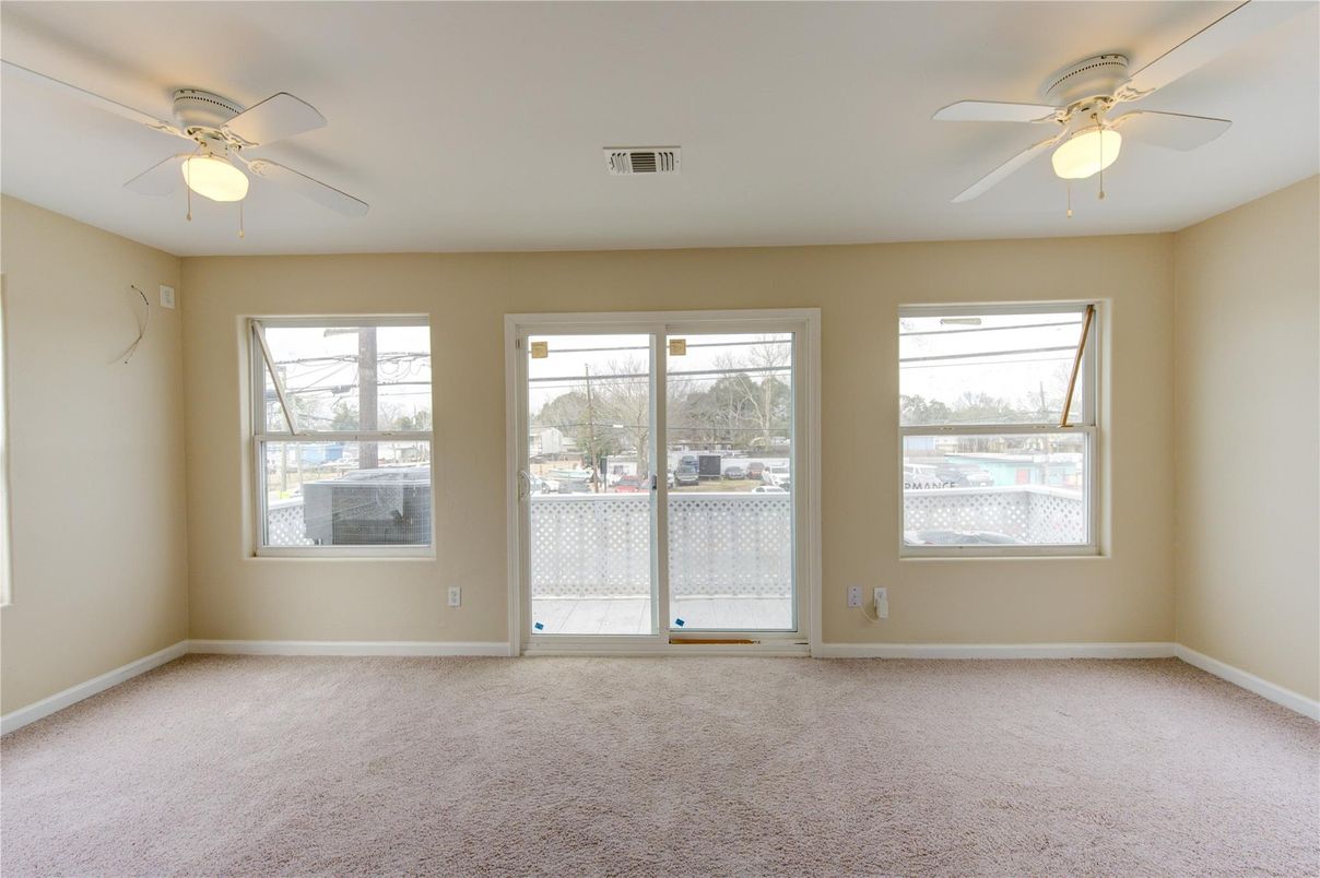 Empty room, Interior