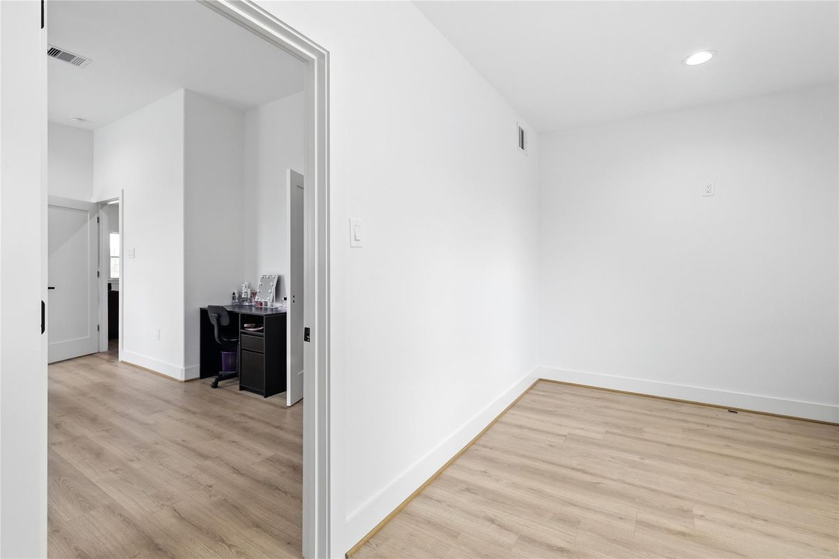 Empty room, Interior, Recessed Lighting, Wood Texture Flooring