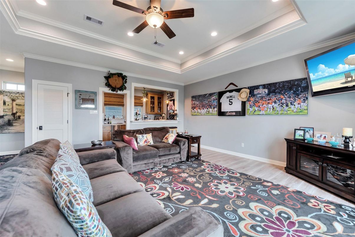 Interior, Living room, Recessed Lighting, Wood Texture Flooring