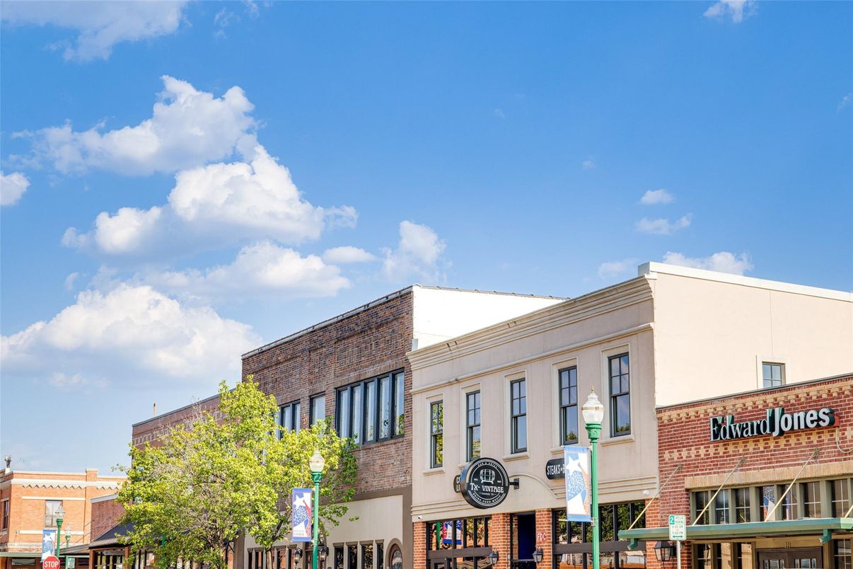 Exterior, Facade, Brick Facade, Rowhouse